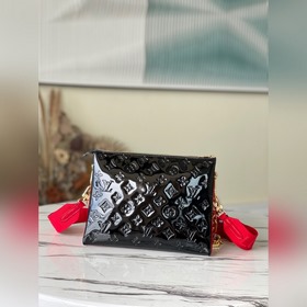 LV Модель： M57793 Черная сумка Coussin с золотой пряжкой Блеснул