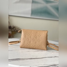 LV Модель： M57796 Сумка Coussin BB в цвете абрикос Была представ