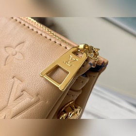 LV Модель： M57796 Сумка Coussin BB в цвете абрикос Была представ