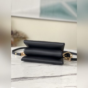LV Артикул： M57796 Черная сумка Coussin BB Блеснула на весенне-л