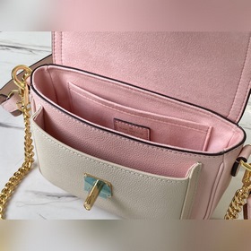 LV Модель： M58555 Розовая сумка Lockme Tender Изготовлена из мяг