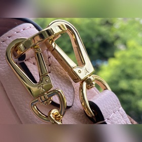 LV Модель： M58555 Розовая сумка Lockme Tender Изготовлена из мяг