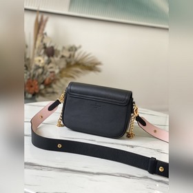 LV Модель： M58557 Черная сумка Lockme Tender Изготовлена из мягк