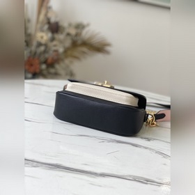 LV Модель： M58557 Черная сумка Lockme Tender Изготовлена из мягк
