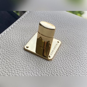 LV Модель： M58557 Черная сумка Lockme Tender Изготовлена из мягк