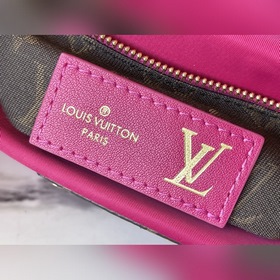 LV Артикул： M58980 Черный / Розовый Maxi Multi Pochette Accessoi