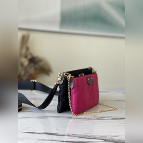 LV Артикул： M58980 Черный / Розовый Maxi Multi Pochette Accessoi