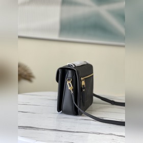 LV Артикул： M59211 Черный Компактный размер изящный стиль Изгото