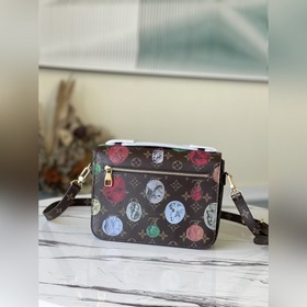 LV Артикул： M59257 Сумка Pochette Métis из коллекции осень-зима 