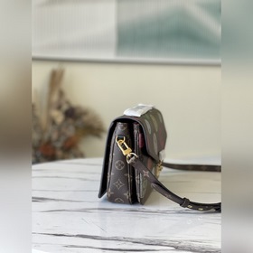 LV Артикул： M59257 Сумка Pochette Métis из коллекции осень-зима 