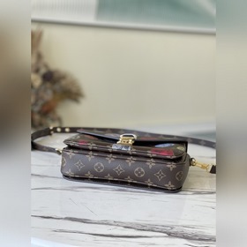 LV Артикул： M59257 Сумка Pochette Métis из коллекции осень-зима 