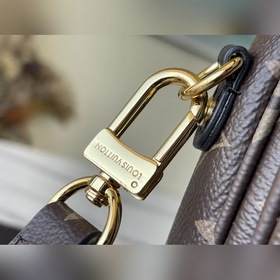 LV Артикул： M59257 Сумка Pochette Métis из коллекции осень-зима 