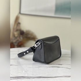 LV Артикул： M59386 Черный  Сумка Buci Изготовлена из знаковой к