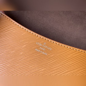 LV Артикул： M59457 Карамельно-коричневый  Сумка Buci Изготовлен