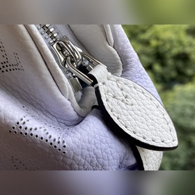 LV Модель： M80497 Мини-сумка Scala в оттенках синего Изготовлена