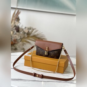 LV Артикул： M80763 Сумка Padlock on Strap цвета карамельного Кла