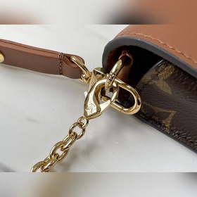 LV Артикул： M80763 Сумка Padlock on Strap цвета карамельного Кла