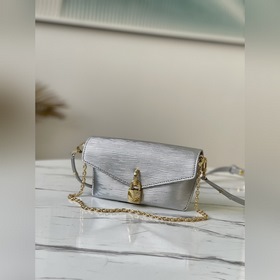 LV Модель： M80819 Сумка с ремешком и замком С сумкой LV Padlock