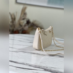 LV Модель： M81066 Easy Pouch On Strap Сумка Весенняя коллекция 2