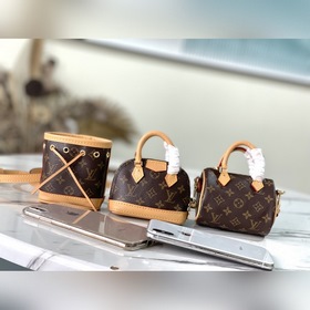 LV Артикул： M81081 Комплект Три мини-сумки： модели Speedy, Alma