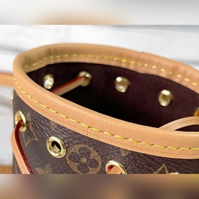 LV Артикул： M81081 Комплект Три мини-сумки： модели Speedy, Alma 