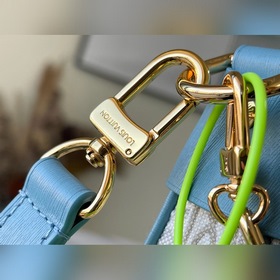 LV Модель： M81094 Loop Полулунная сумка-багет Сумка Croissant из