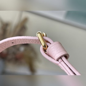 LV Артикул： M81429 Розовый Сумка с двумя молниямиз мягкой кожи 