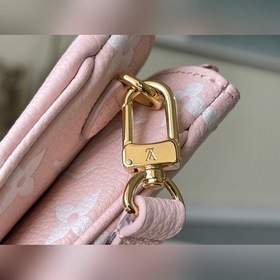 LV Артикул： M81429 Розовый Сумка с двумя молниямиз мягкой кожи 
