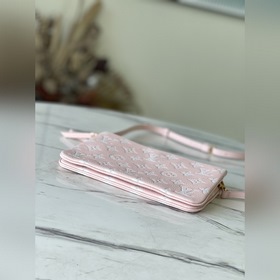 LV Артикул： M81429 Розовый Сумка с двумя молниямиз мягкой кожи 