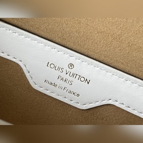 LV Модель： M81485 Сумка в форме багета вдохновленархивами , а S