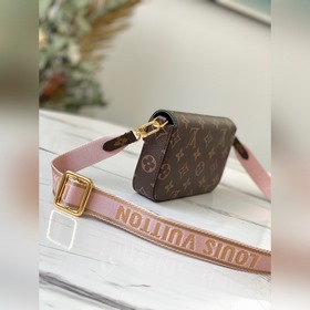 LV Артикул： M80091 Розовый комплект из трех предметов MULTI POCH