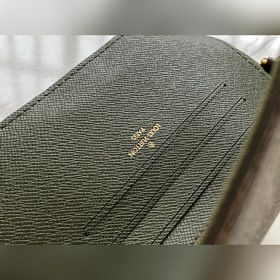 LV Артикул： M80091 Розовый комплект из трех предметов MULTI POCH