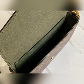 LV Артикул： M80091 Зеленый комплект из трех предметов MULTI POCH