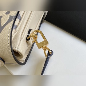 LV Артикул： M45384 Кремово-белая сумка Pochette Métis с тисненым 