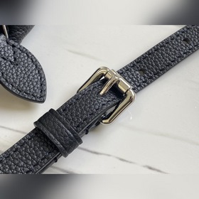 LV Артикул： M80093 Мини-сумка Scala Вдохновленная складками зана