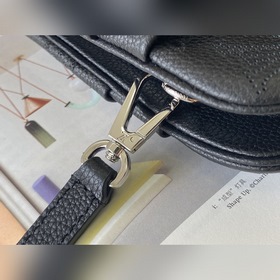 LV Артикул： M80093 Мини-сумка Scala Вдохновленная складками зана