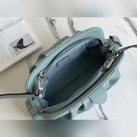 LV Артикул： M80094 Мини-сумка Scala Вдохновленная складками зана