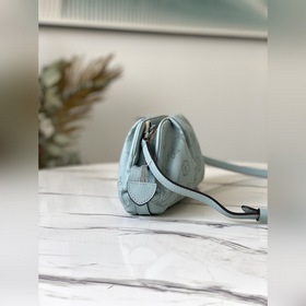LV Артикул： M80094 Мини-сумка Scala Вдохновленная складками зана