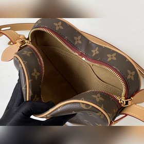 LV Модель： M57456 Cur Сумка Изготовлена из ткани Monogram, в лев