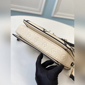 LV Модель M45384 Молочный белый &nbsp; Сумка Pochette Métis С