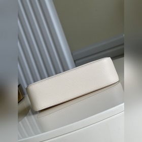 LV Модель： M80688 Белая сумка MARELLE Сумка Marelle изготовлена 