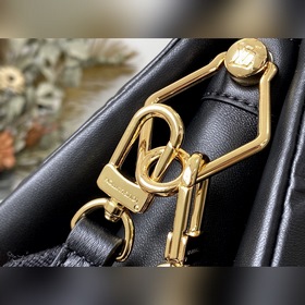 LV Модель： M57790 Черная сумка Coussin Small Блеснула на весенне