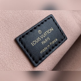 LV Модель： M57790 Черная сумка Coussin Small Блеснула на весенне