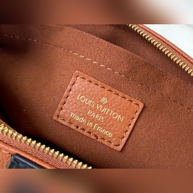 LV Артикул： M80399 Серия с леопардовым принтом Multi Pochette Ac