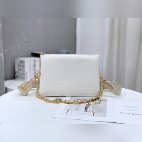 LV Модель： M57793 Молочно-белая сумка Coussin Small заявила о се