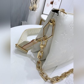 LV Модель： M57793 Молочно-белая сумка Coussin Small заявила о се