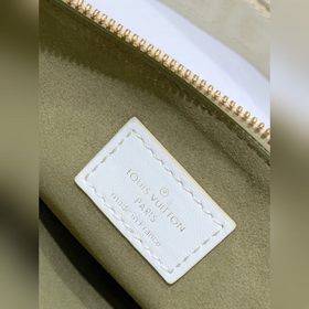 LV Модель： M57793 Молочно-белая сумка Coussin Small заявила о се