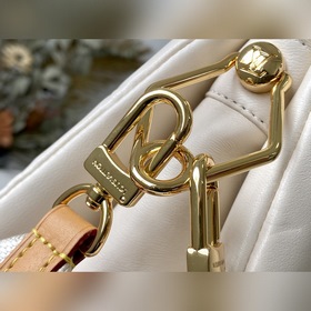 LV Модель： M57793 Молочно-белая сумка Coussin Small заявила о се