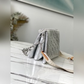 LV Модель： M57913 Серебристая сумка Coussin Small Блеснула на ве