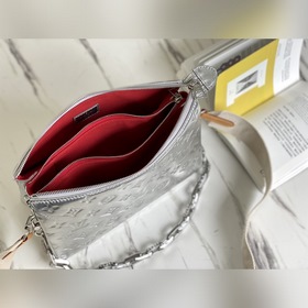 LV Модель： M57913 Серебристая сумка Coussin Small Блеснула на ве